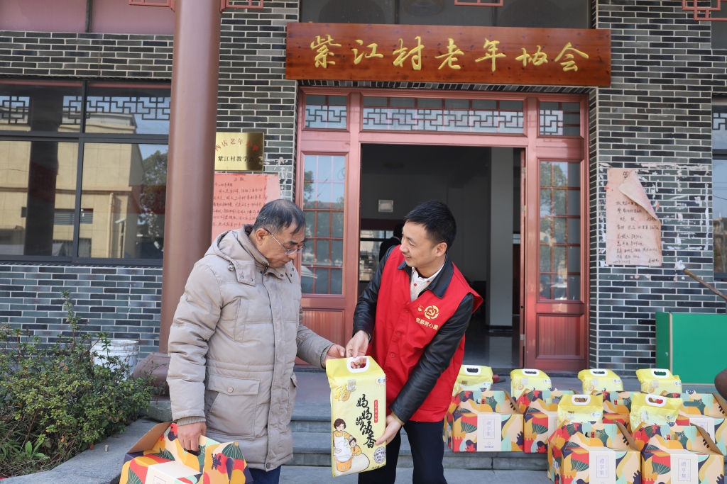 暖春意，敬老情-J9集团多年对峙慰问孤寡老人